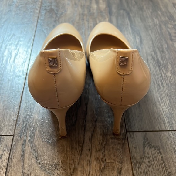 Ivanma Trump champagne heels 👠 - Picture 2 of 3